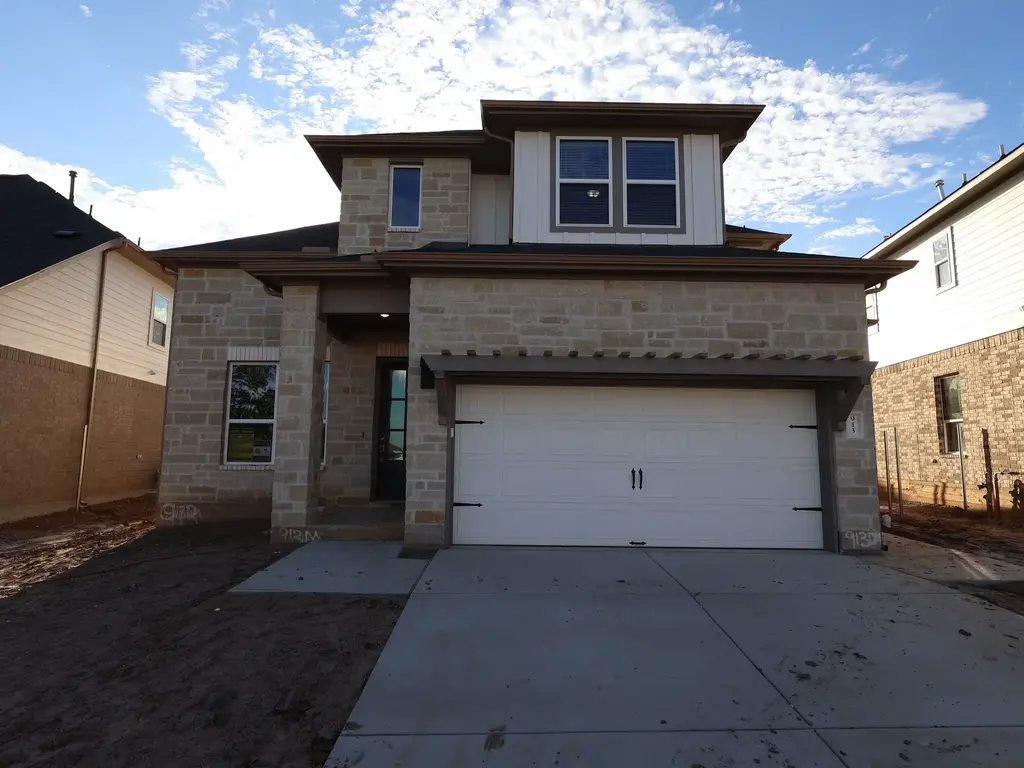913 Purmela St, Leander