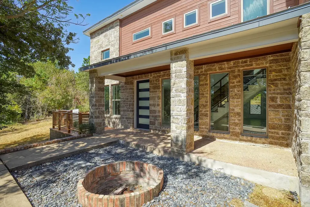 316 Tall Forest Dr, Bastrop