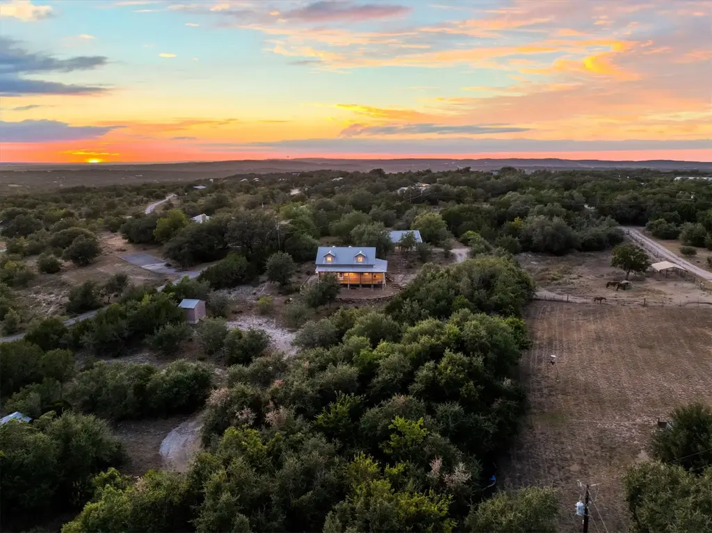 3204 Tabletop Mountain Dr, Spicewood