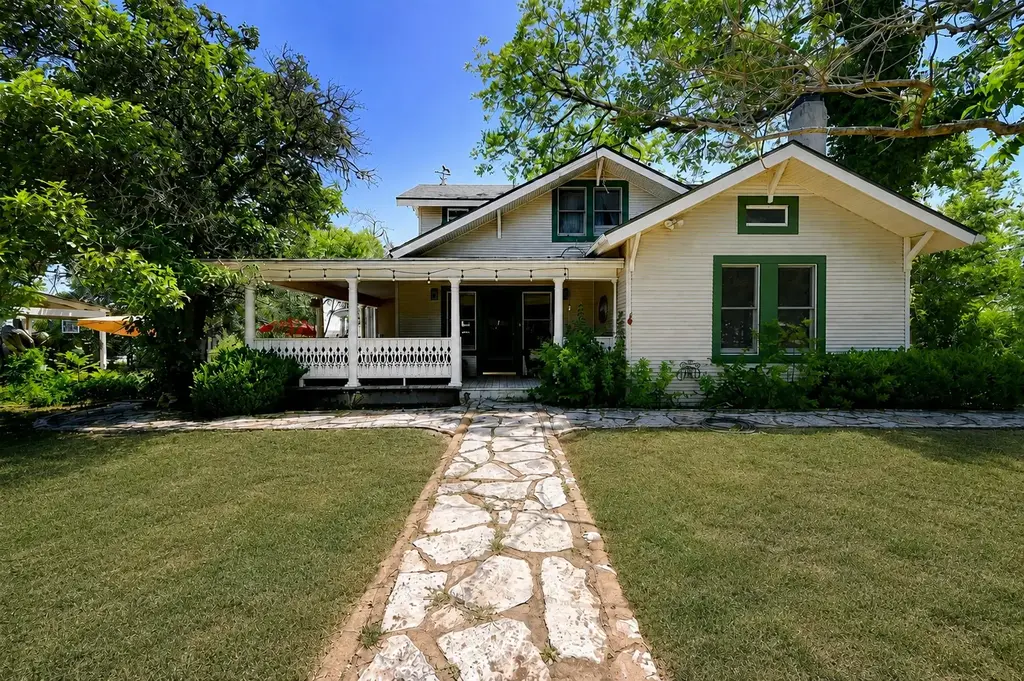 23351 Fm 150 W, Driftwood