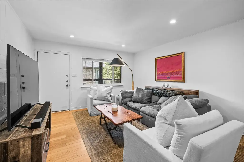 2303 East Side Drive 210, Austin
