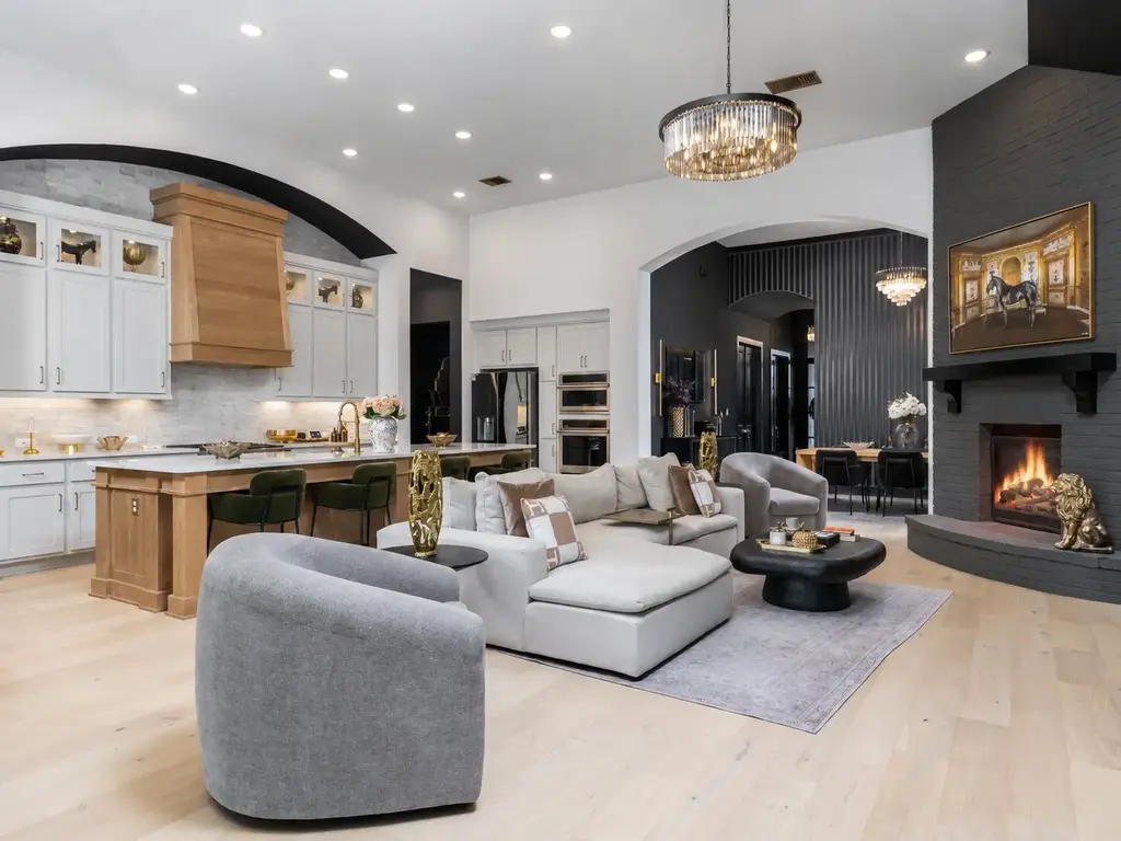 372 Old Stone Rd, Austin