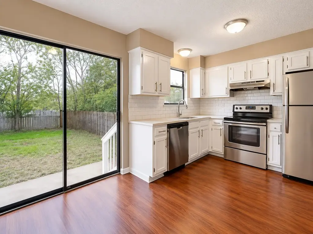 112 Hillside Cv, Elgin