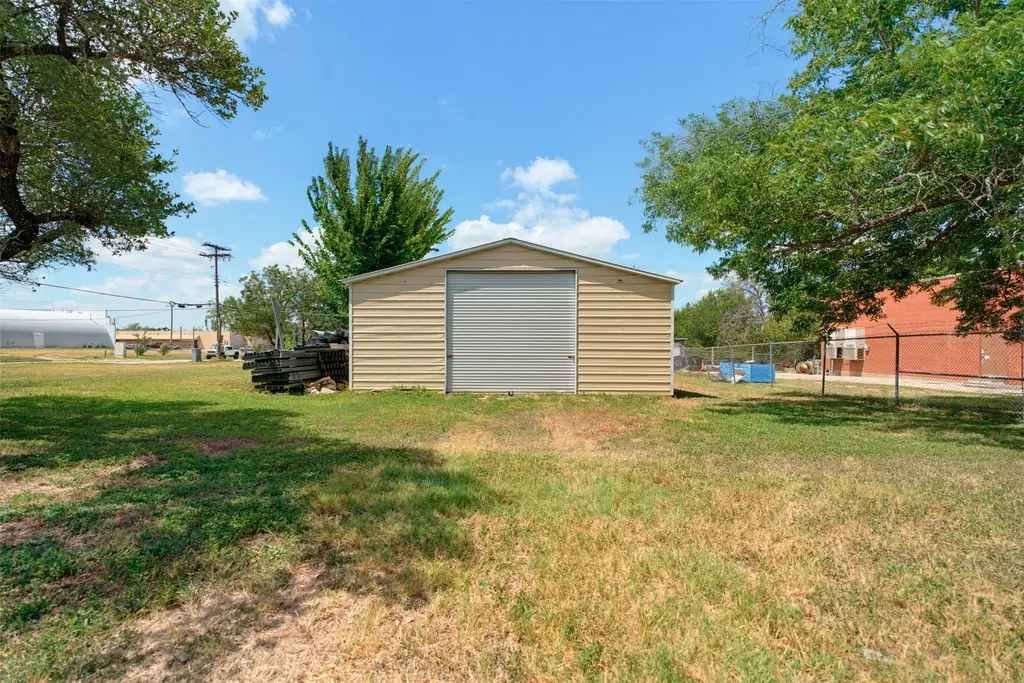 127 E Davilla Ave, Rockdale