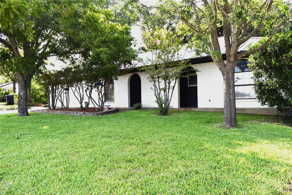 1702 Pecos Ave, Rockdale