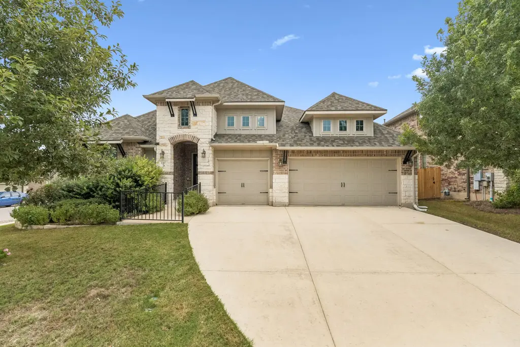240 Frio Ln, Leander
