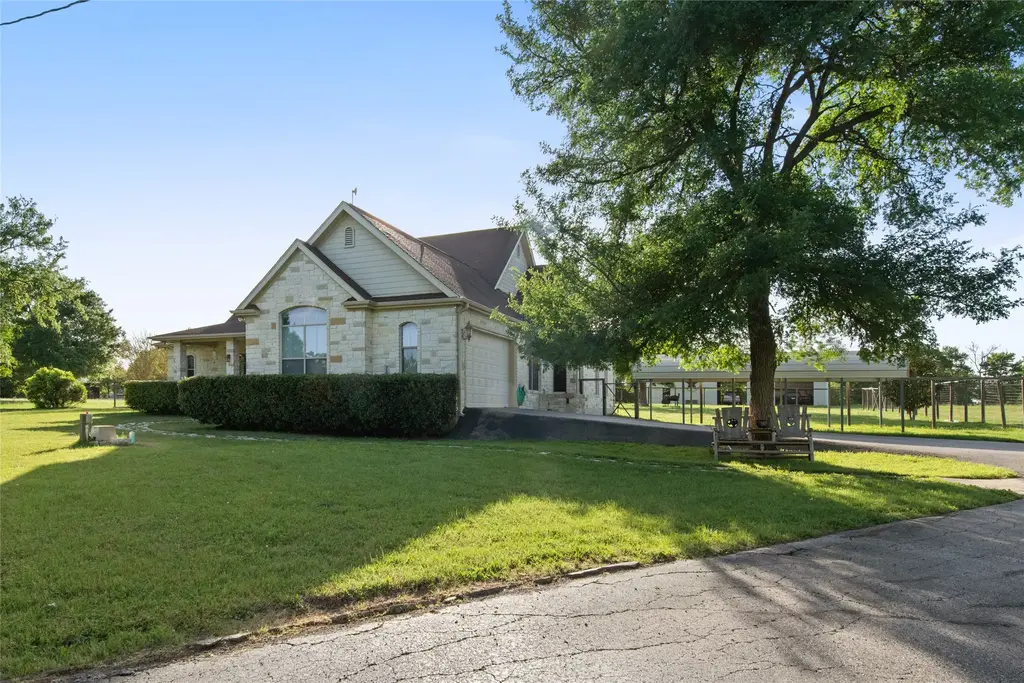3060 Fm 1704, Elgin