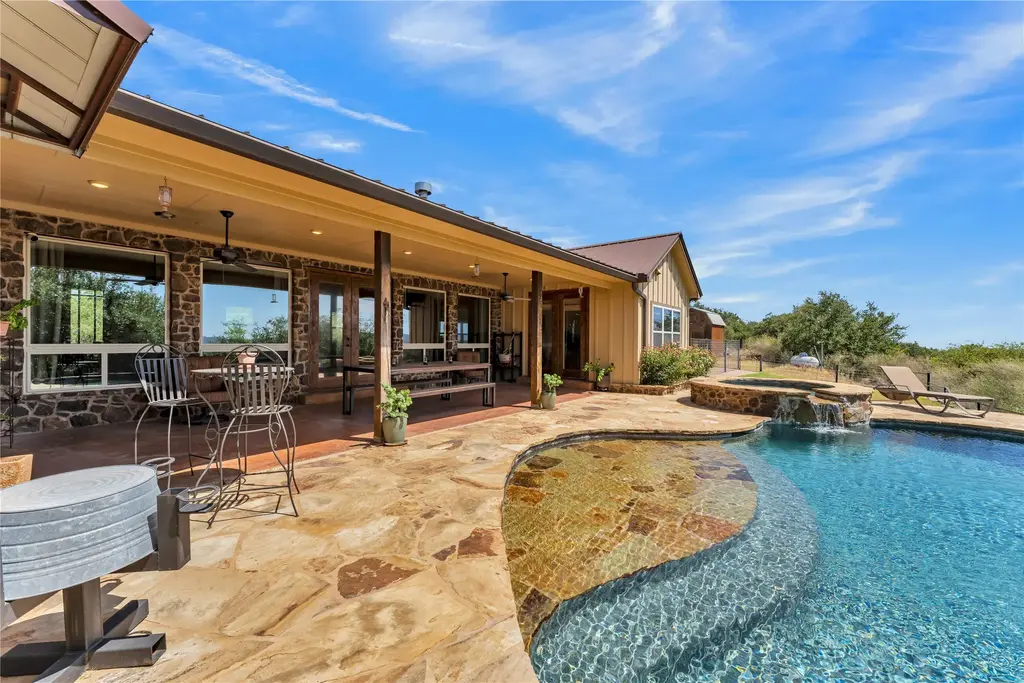 400 Darby Ln, Llano