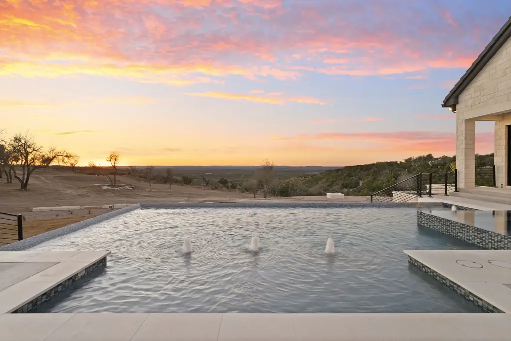 1562 Canyon Crossing View, Dripping Springs