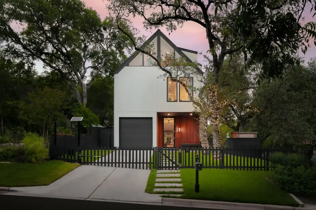 800 W James St, Austin
