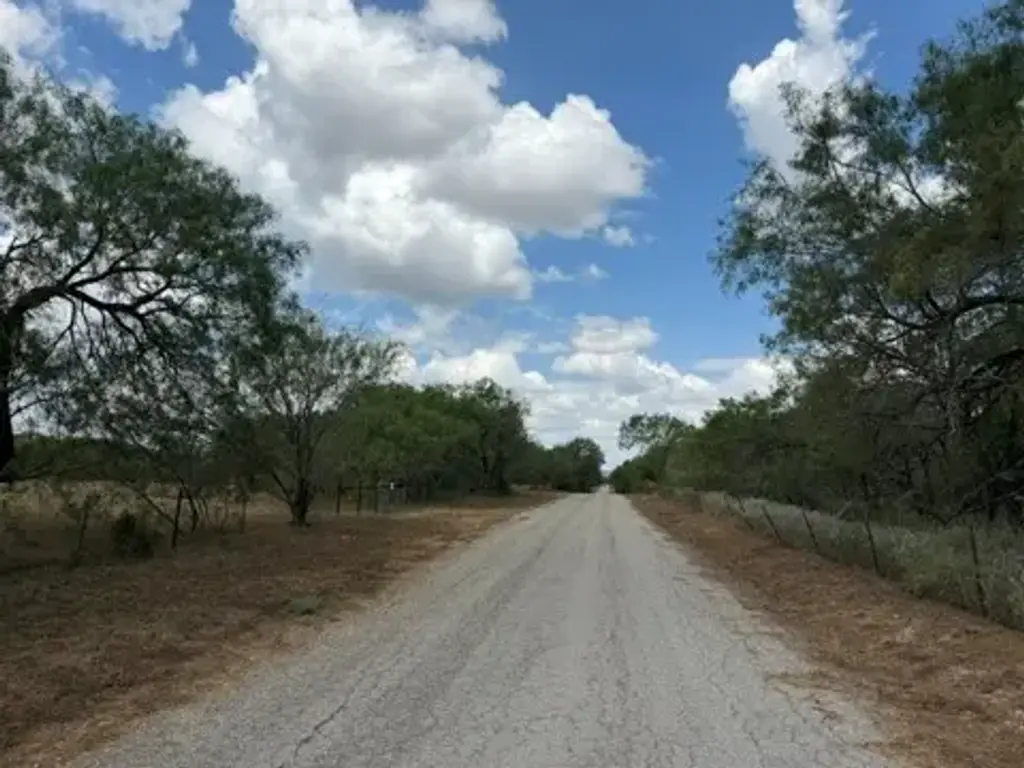 1000 Baker Ranch Rd, Luling