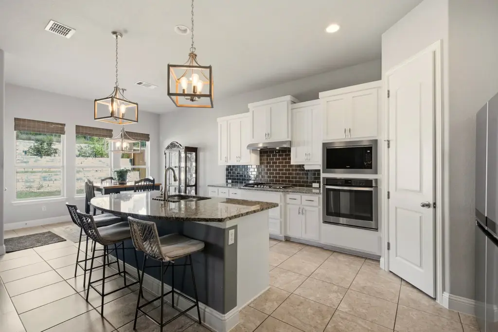 324 Stoney Point Rd, Austin