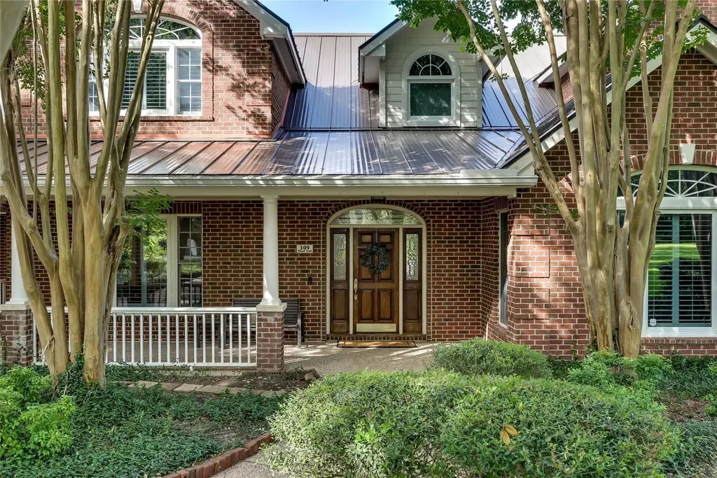 109 Wood Trl, West Lake Hills