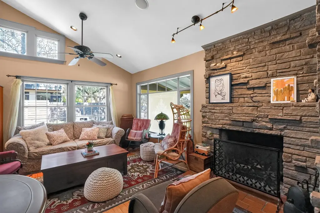 221 Park Ln, Austin