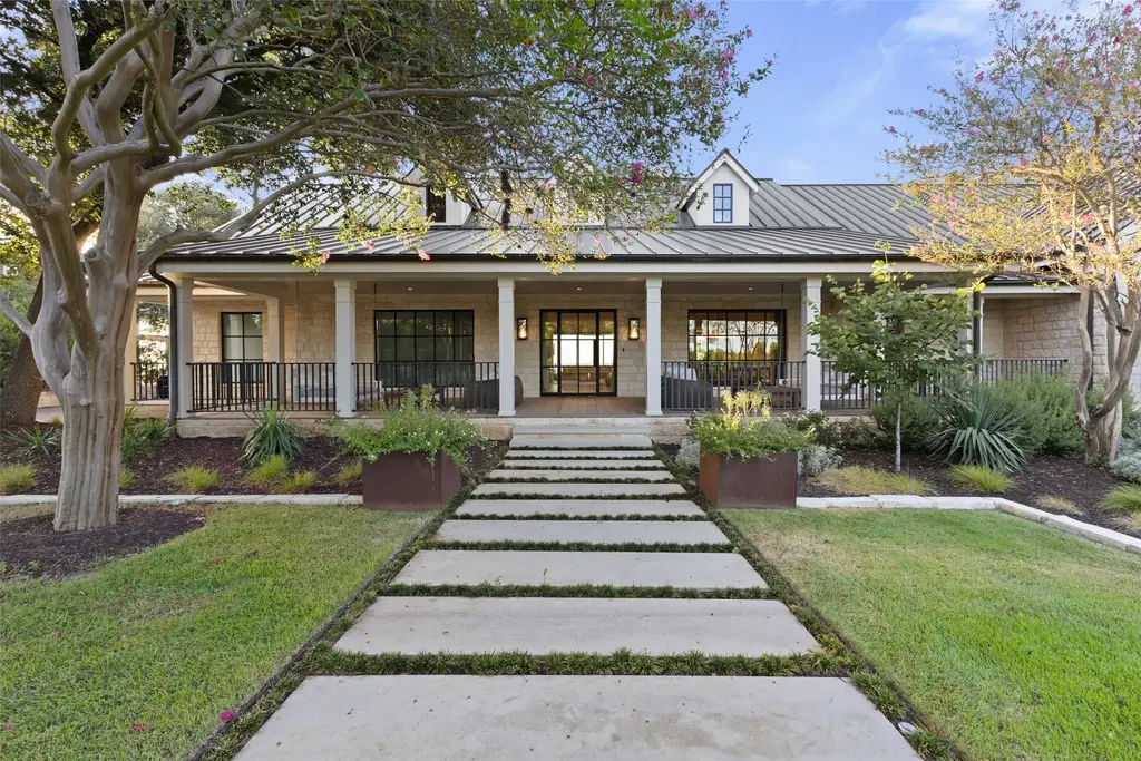 24 Cousteau Ln, Austin
