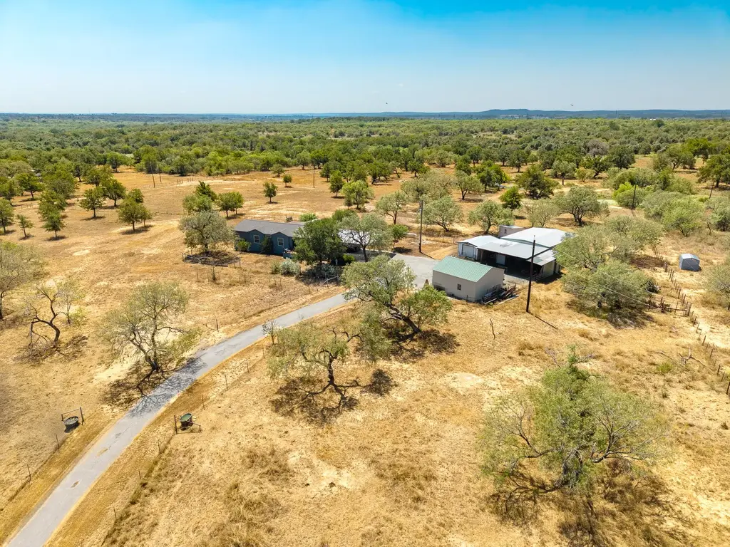 1951 Dowdy Rd, Seguin