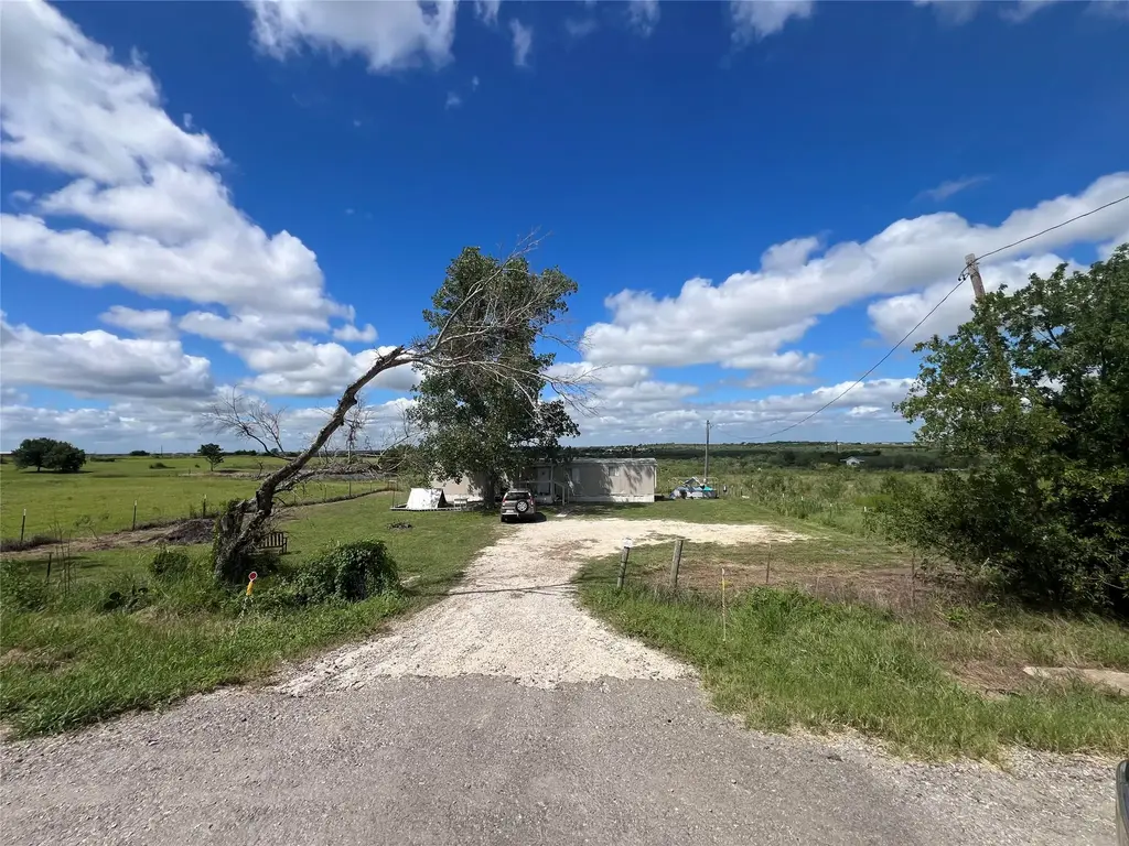 8000 Niederwald Strassee, Kyle