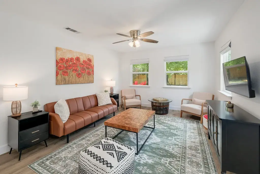 906 W 15th St, Georgetown