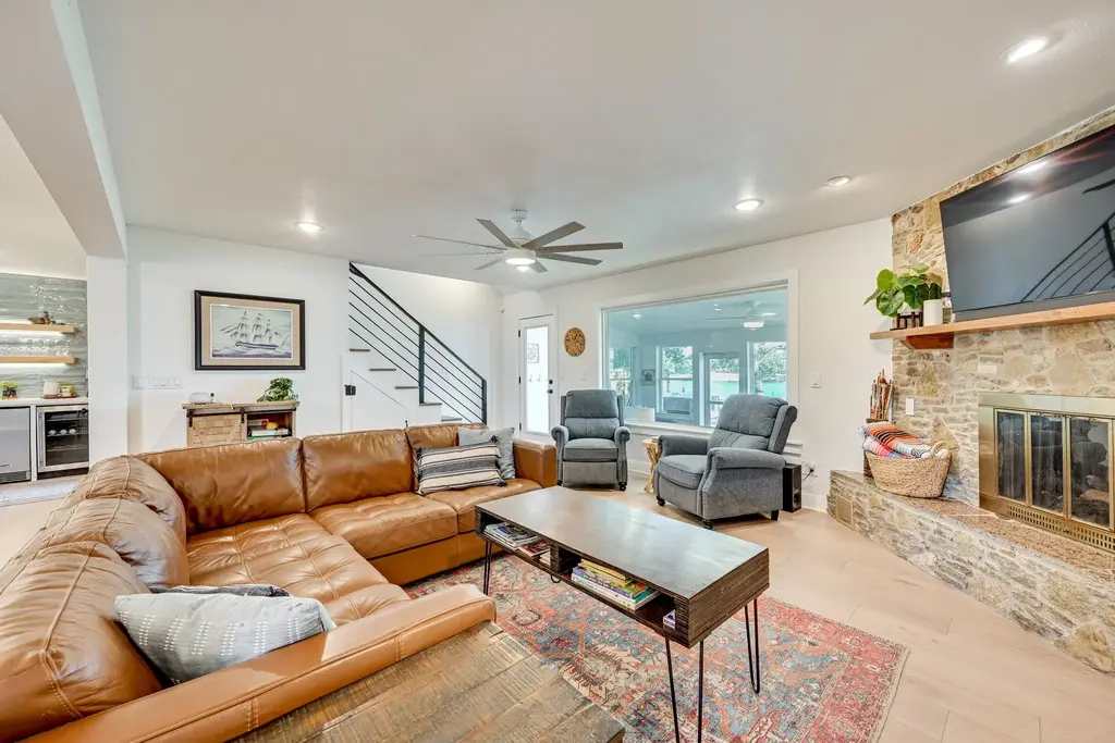 1644 Breezeway, Tow