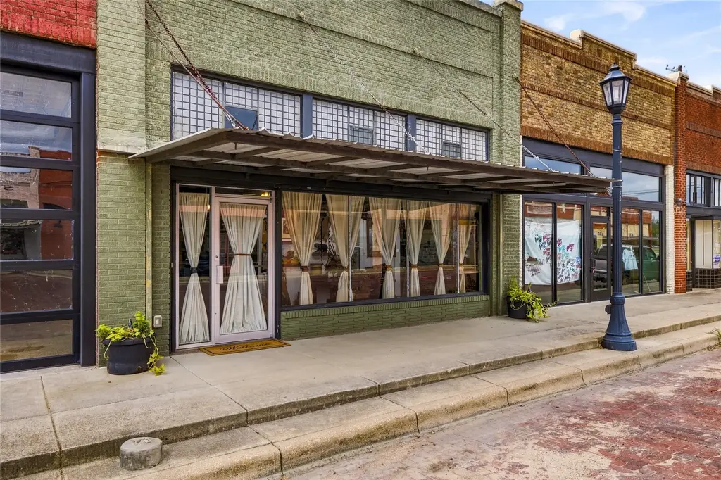 137 E Clark St, Bartlett