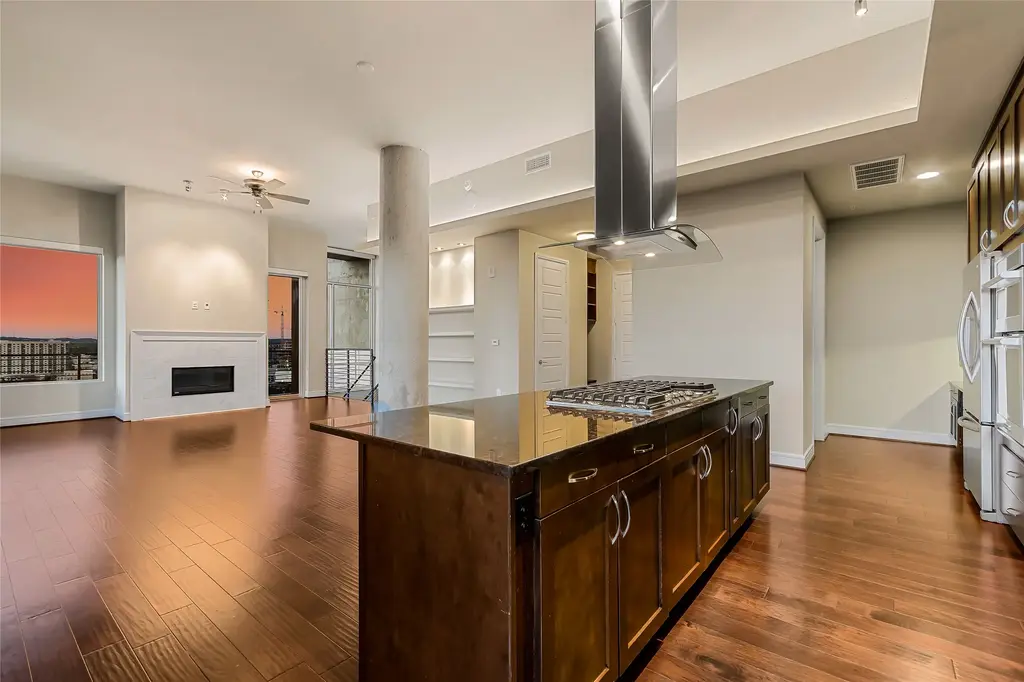 214 Barton Springs Rd 1921, Austin