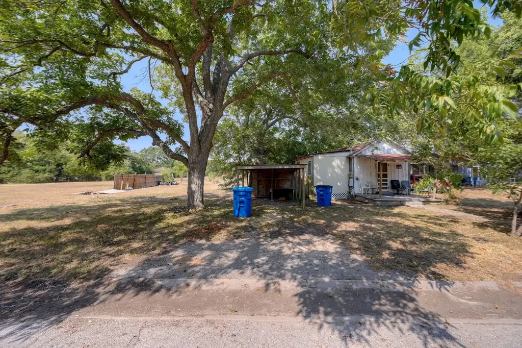 1317 Hondo St, Lockhart