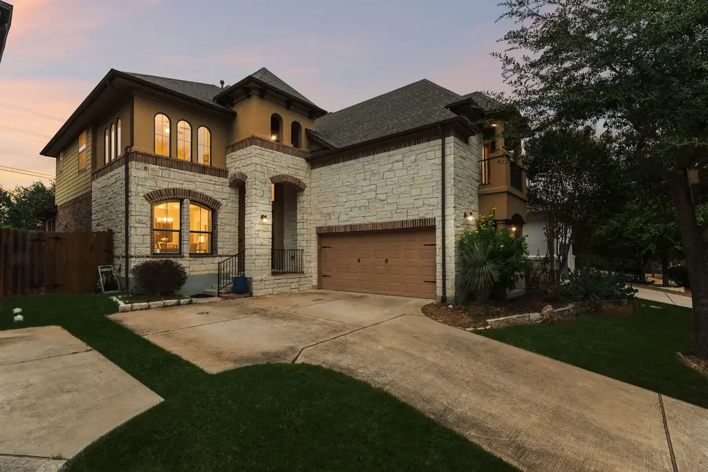 205 E Adelanta Pl, Round Rock