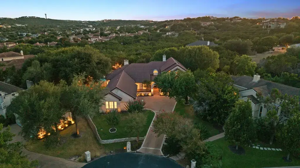 6 Candleleaf Ct, The Hills