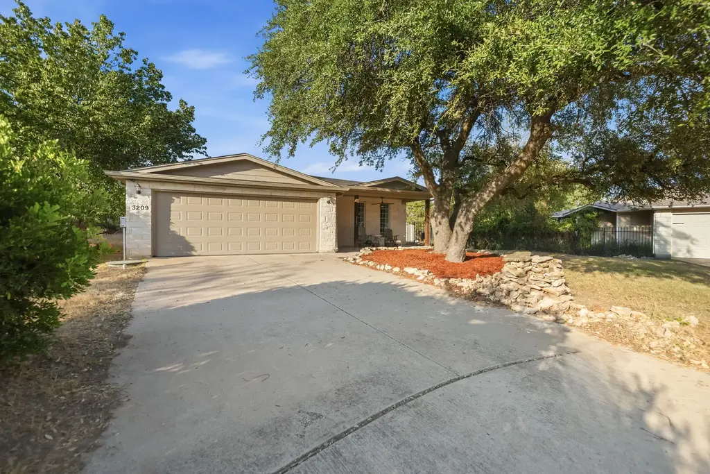 3209 Eisenhower Ave, Lago Vista