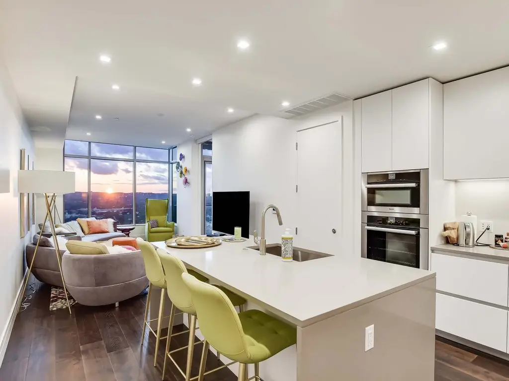 501 West Ave 3202, Austin