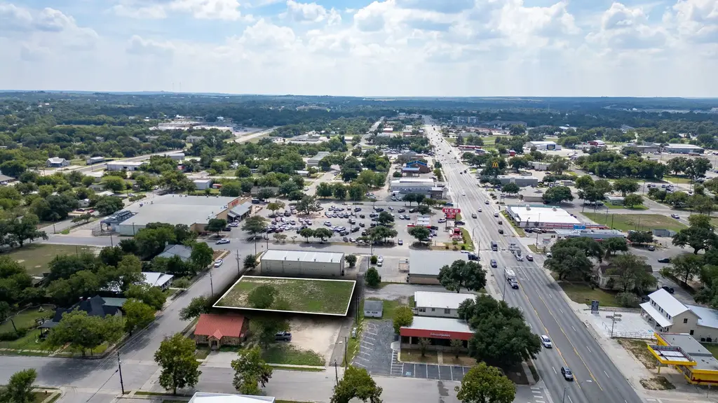 606 S Chestnut St, Lampasas