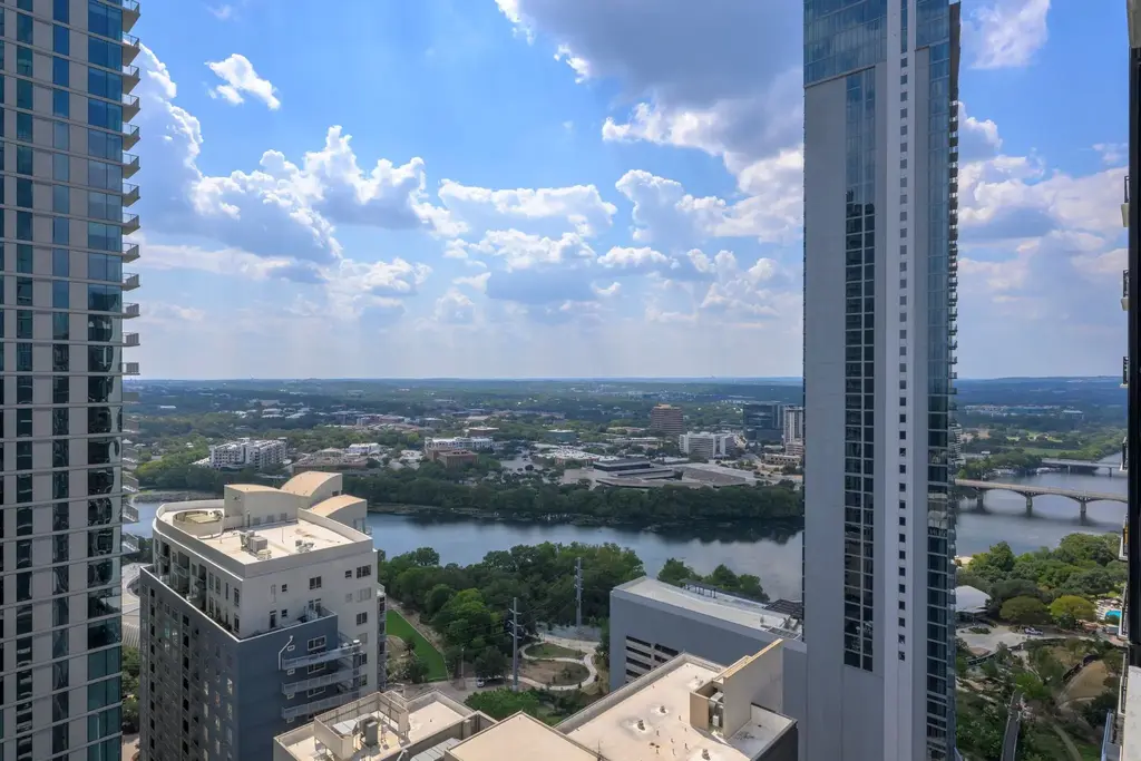 610 Davis St 2803, Austin