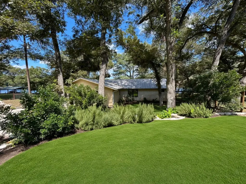 3004 Edgewater Dr, Austin