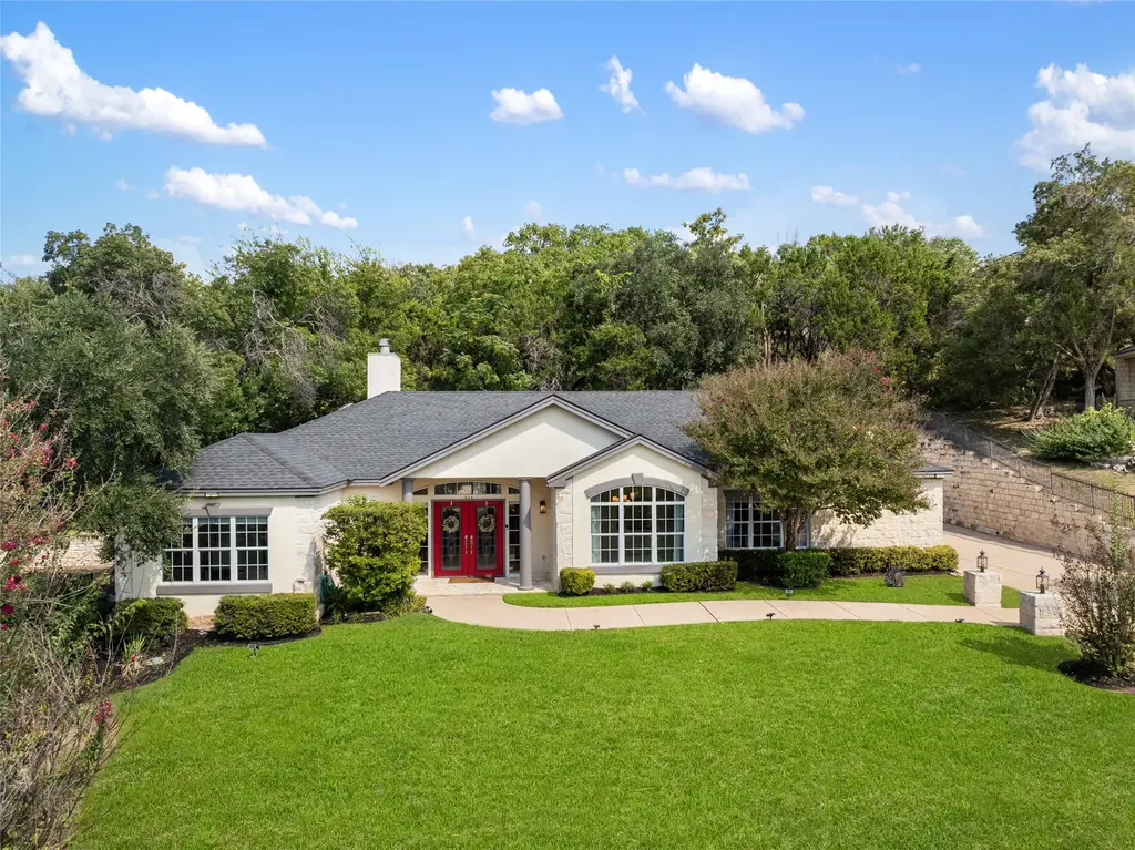914 Challenger, Lakeway