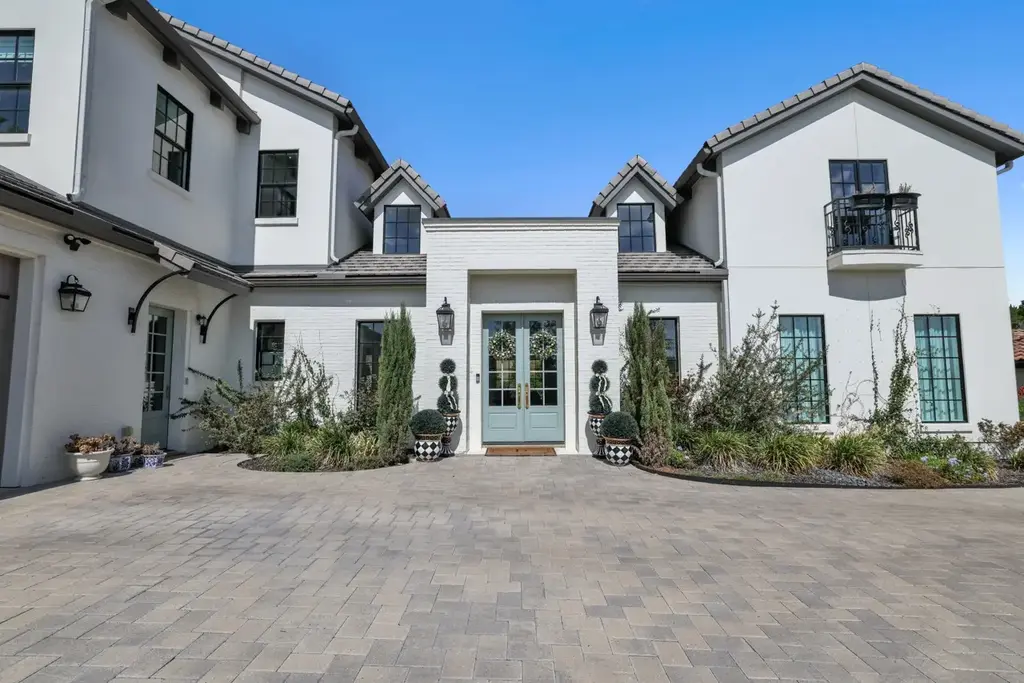 203 Black Wolf Run, Austin