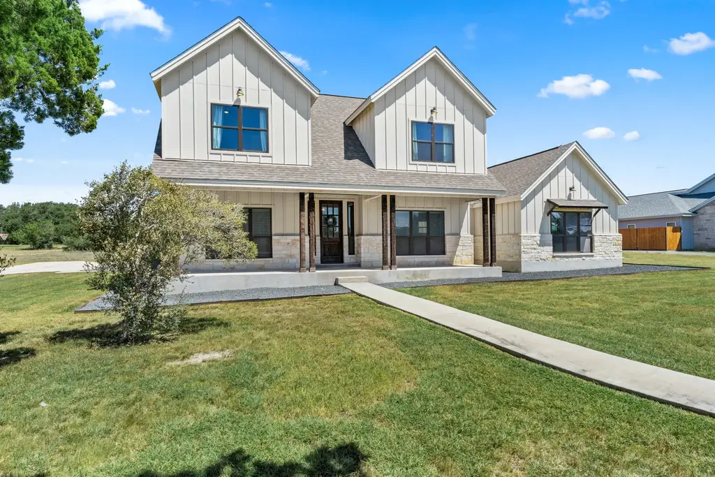 208 County Road 100, Burnet