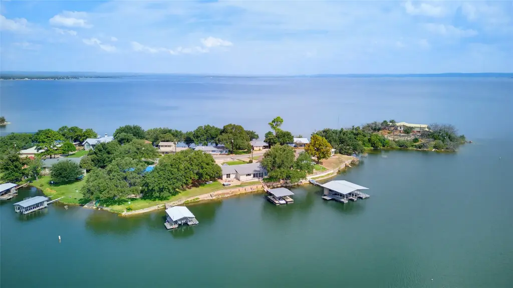 516 Island Lodges Dr, Buchanan Dam