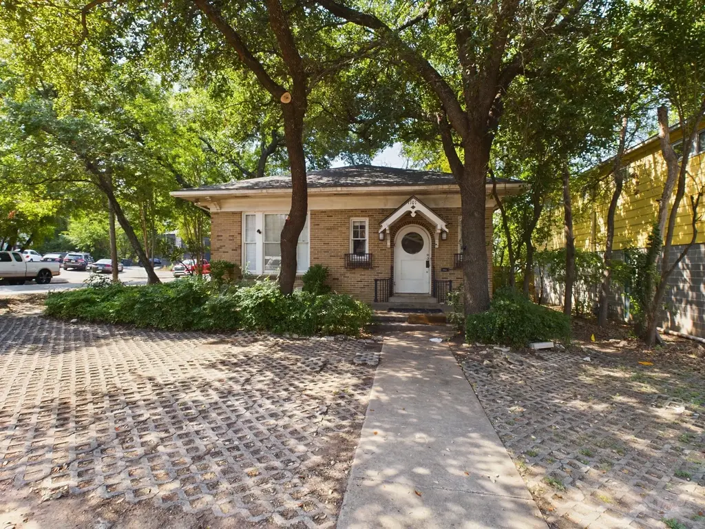 1101 W 22 1/2 St, Austin