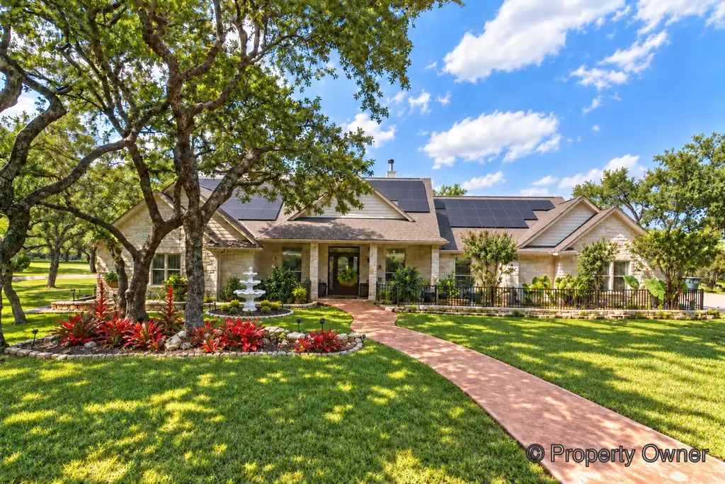 400 Bedford Dr, Spicewood