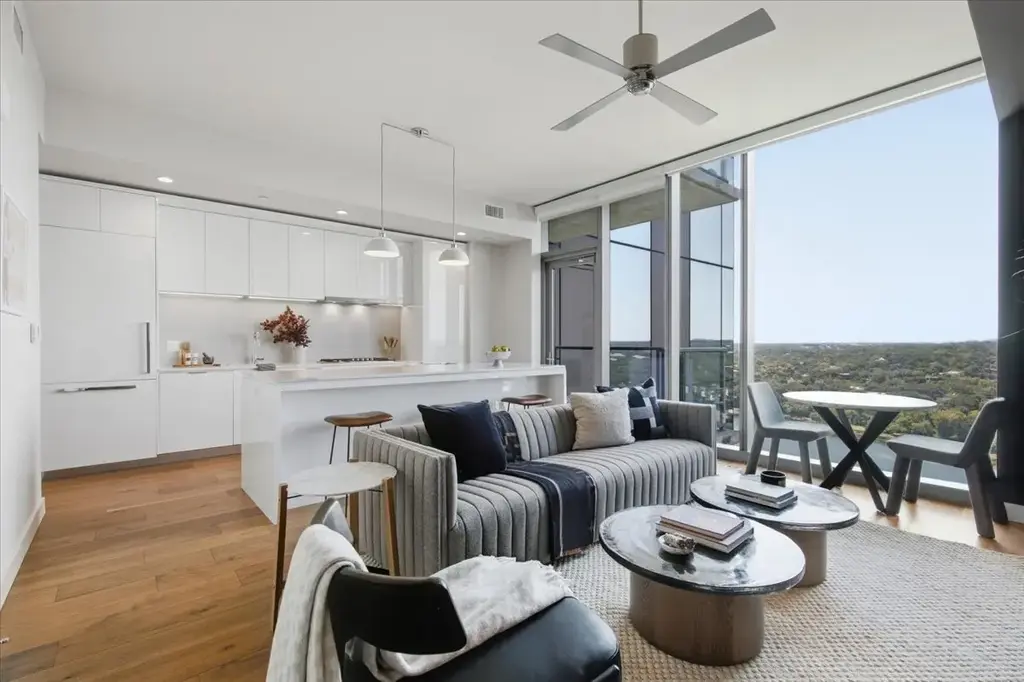 44 East Ave 1811, Austin