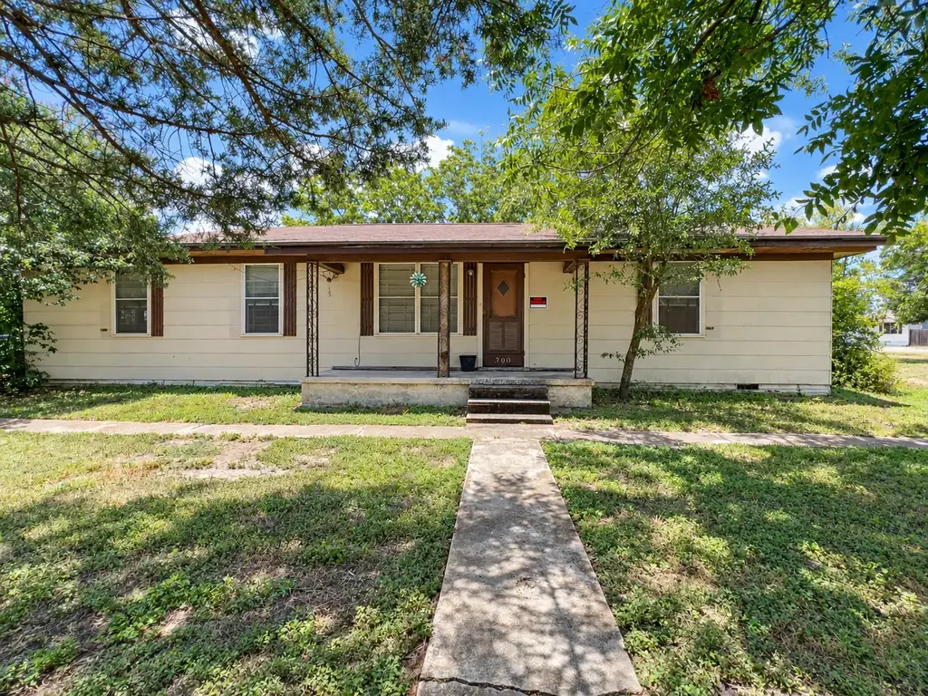 300 Elm S, Cameron