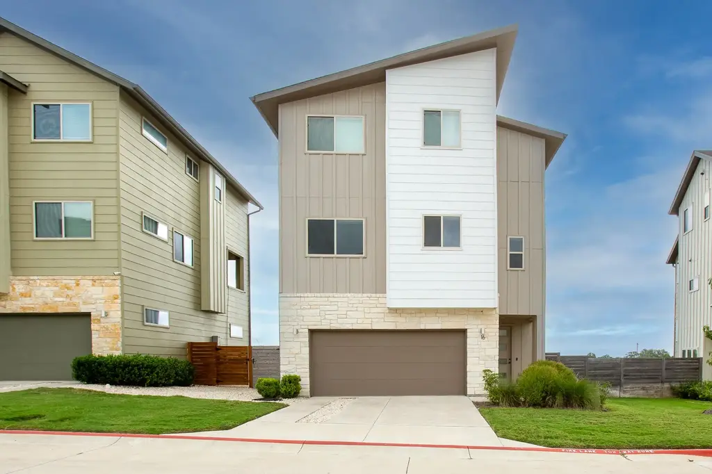5315 La Crosse Ave 16, Austin