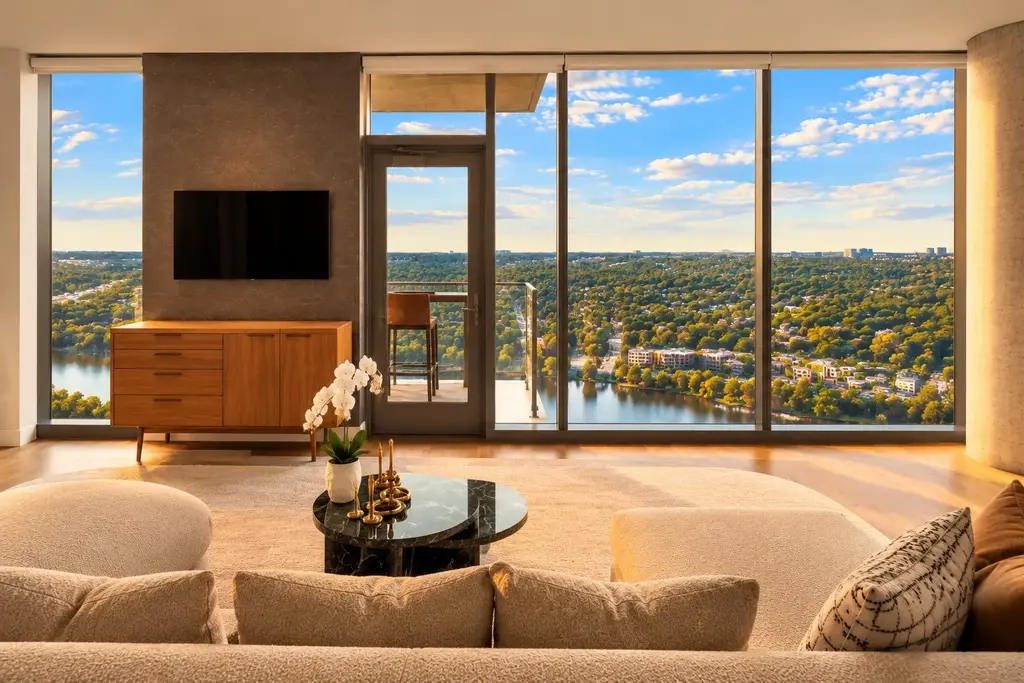 44 East Ave 2101, Austin