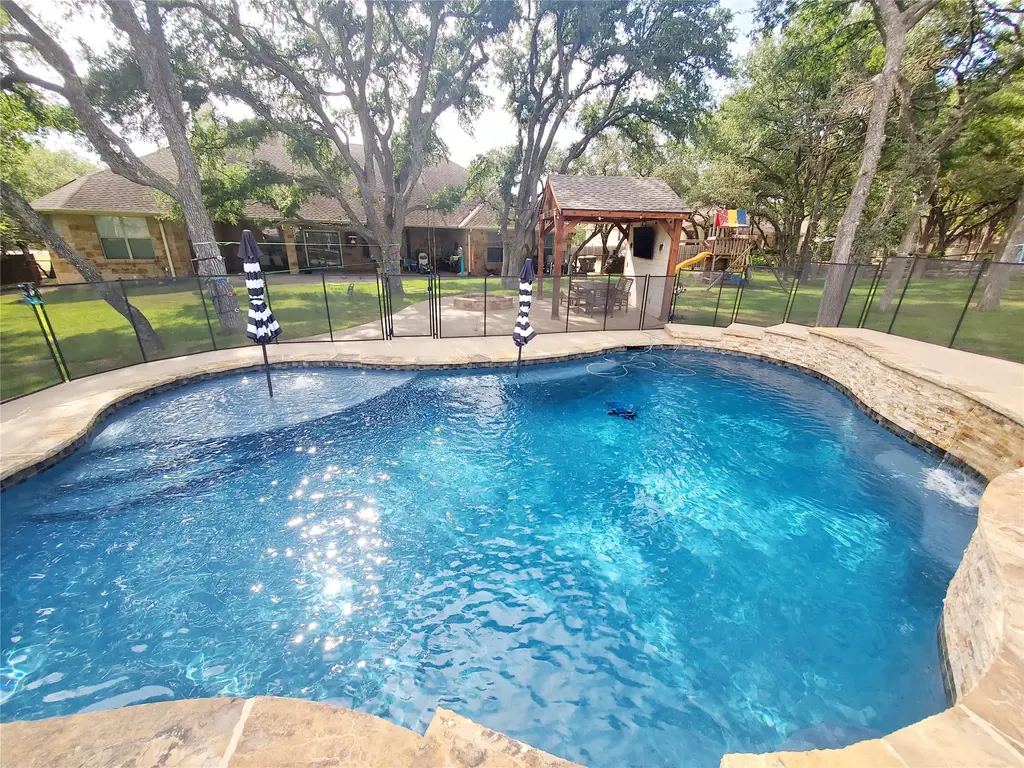 826 Little Bear Rd, Buda