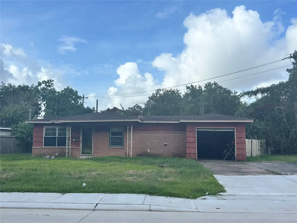 115 Forest Oaks Ln, Lake Jackson
