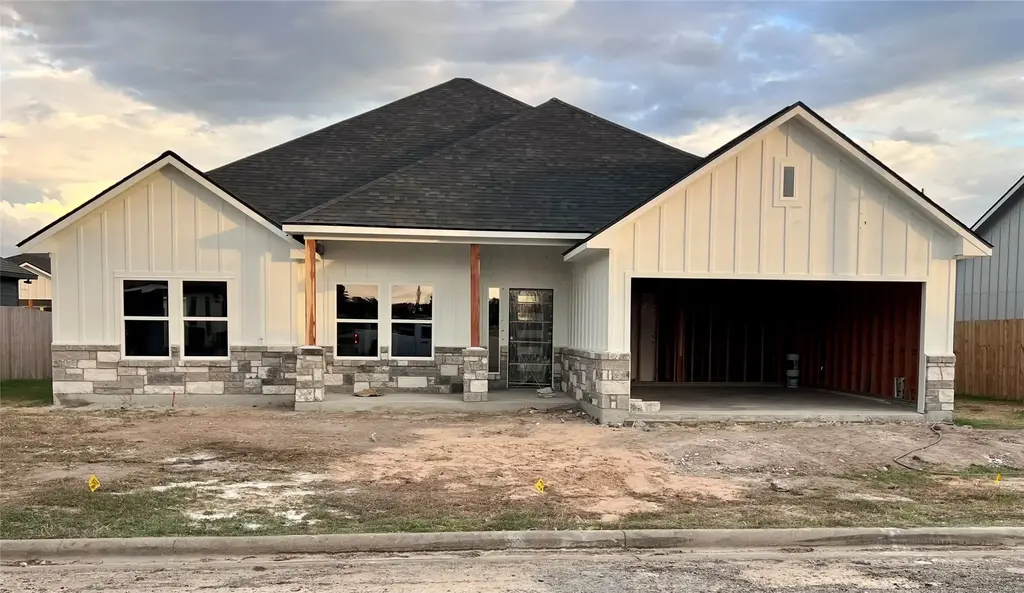 320 Cactus St, Giddings