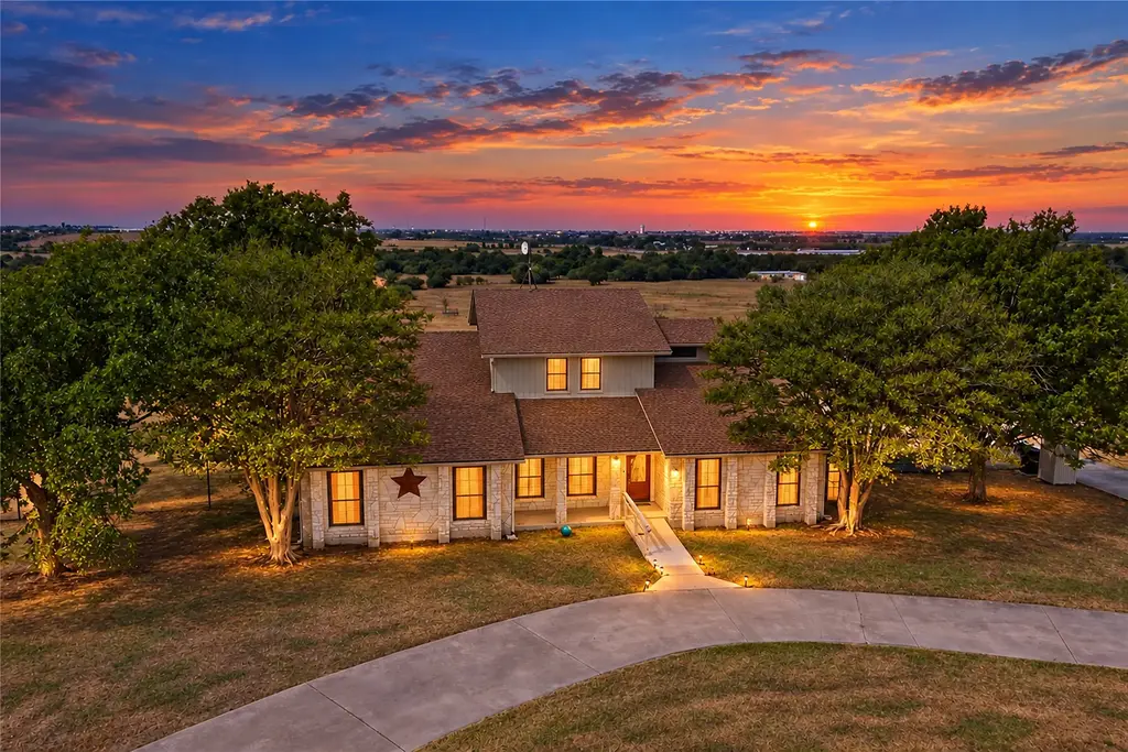 2750 County Road 100, Hutto