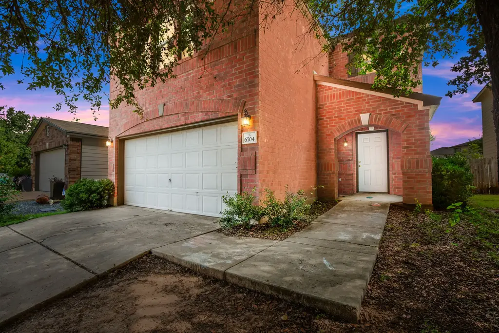 6704 Walkup Ln, Austin