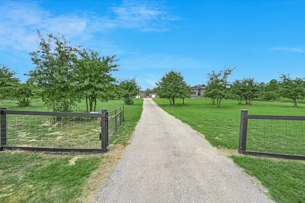 247 W Broken Tree Ln, Smithville