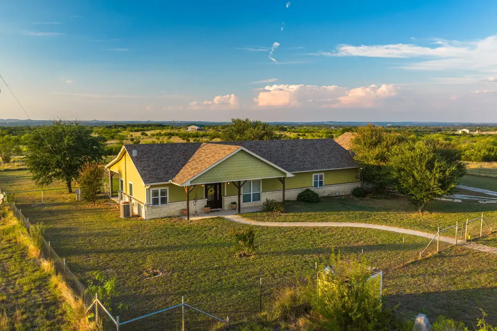 5650 County Road 101, Lampasas